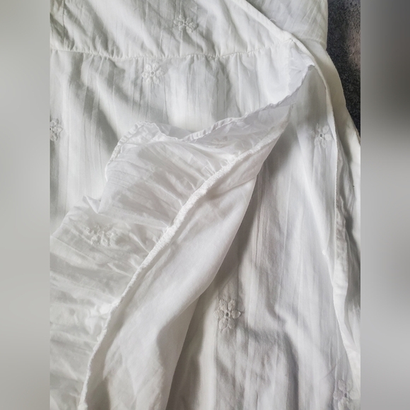 Elegant White Wrap Dress - Picture 6 of 7